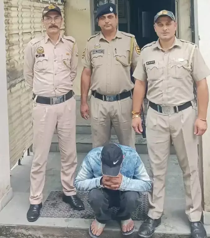 Shimla: नशा तस्करी के खिलाफ कार्रवाई, शिमला में अफीम के साथ सप्लायर गिरफ्तार Shimla: नशा तस्करी के खिलाफ कार्रवाई, शिमला में अफीम के साथ सप्लायर गिरफ्तार