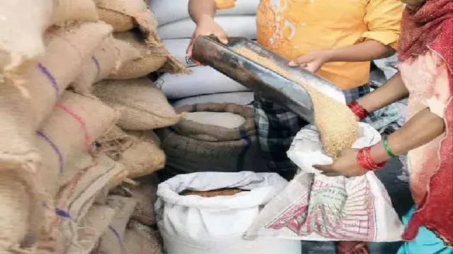 आमस-बोधगया में राशन गड़बड़ी, डीलरों पर कार्रवाई आमस-बोधगया में राशन गड़बड़ी, डीलरों पर कार्रवाई