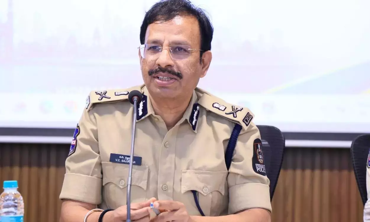 Telangana: सज्जनार ने युवा महिलाओं को सोशल मीडिया पर किराए के बॉयफ्रेंड ऑफर को लेकर सावधान किया Telangana: सज्जनार ने युवा महिलाओं को सोशल मीडिया पर किराए के बॉयफ्रेंड ऑफर को लेकर सावधान किया
