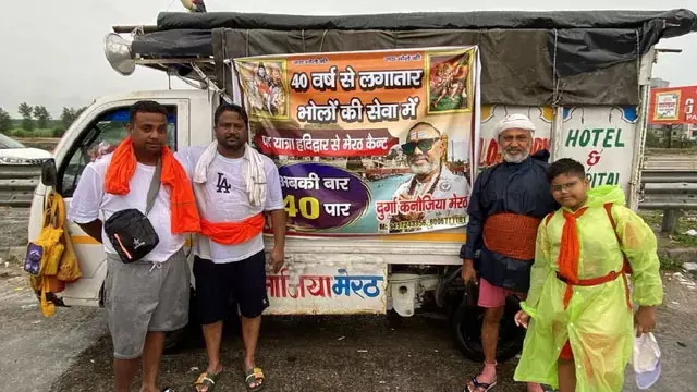 तीन पीढ़ियां एक साथ उठा रहीं कांवड़, रजबन का परिवार बना आस्था और संस्कार की मिसाल तीन पीढ़ियां एक साथ उठा रहीं कांवड़, रजबन का परिवार बना आस्था और संस्कार की मिसाल