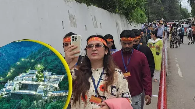 खराब मौसम में भी जारी रही वैष्णो देवी यात्रा खराब मौसम में भी जारी रही वैष्णो देवी यात्रा