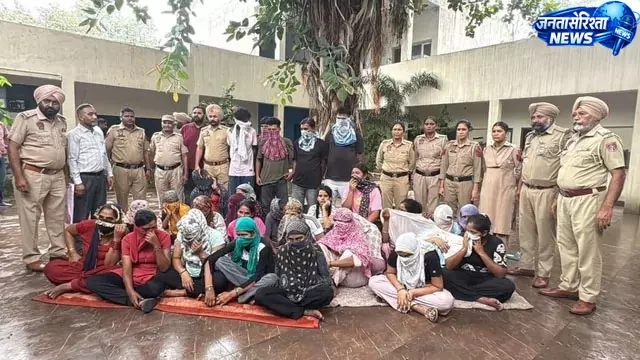 रेलवे स्टेशन के आसपास यात्रियों को गुमराह कर सामान चोरी करने का आरोप 28 गिरफ्तार रेलवे स्टेशन के आसपास यात्रियों को गुमराह कर सामान चोरी करने का आरोप 28 गिरफ्तार