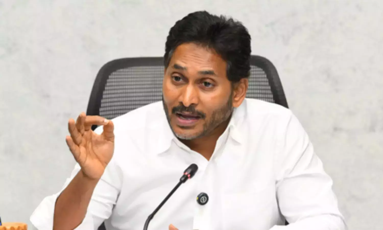 जगन ने DSC प्रदर्शनकारियों पर हमले को लेकर नायडू की आलोचना की जगन ने DSC प्रदर्शनकारियों पर हमले को लेकर नायडू की आलोचना की