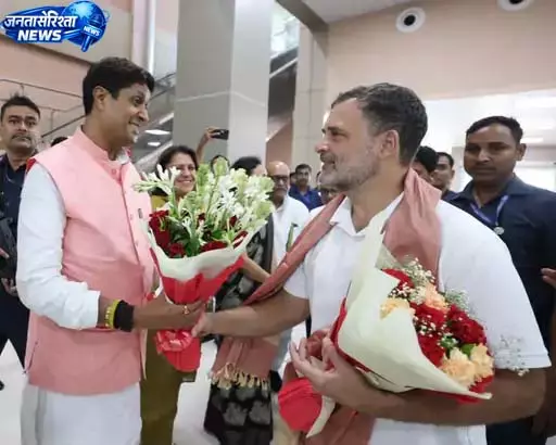 प्रयागराज में राहुल गांधी ने पार्टी नेताओं से की मुलाकात प्रयागराज में राहुल गांधी ने पार्टी नेताओं से की मुलाकात