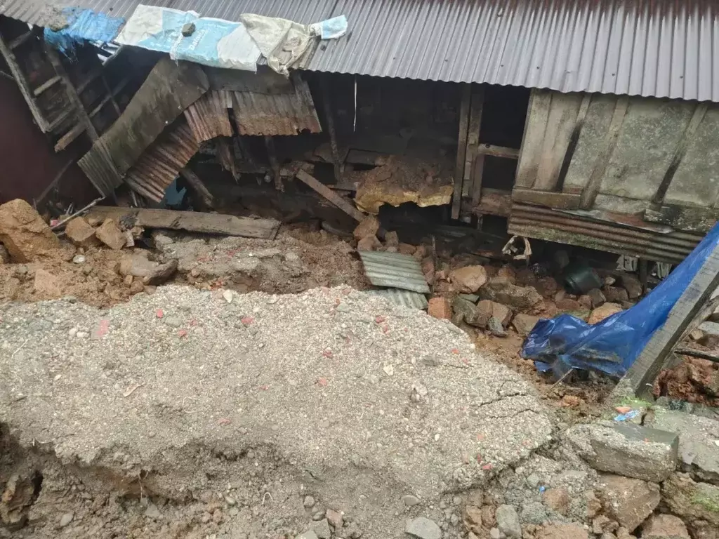 Nagaland: वोखा में भारी बारिश से भूस्खलन, संपर्क व्यवस्था बाधित Nagaland: वोखा में भारी बारिश से भूस्खलन, संपर्क व्यवस्था बाधित