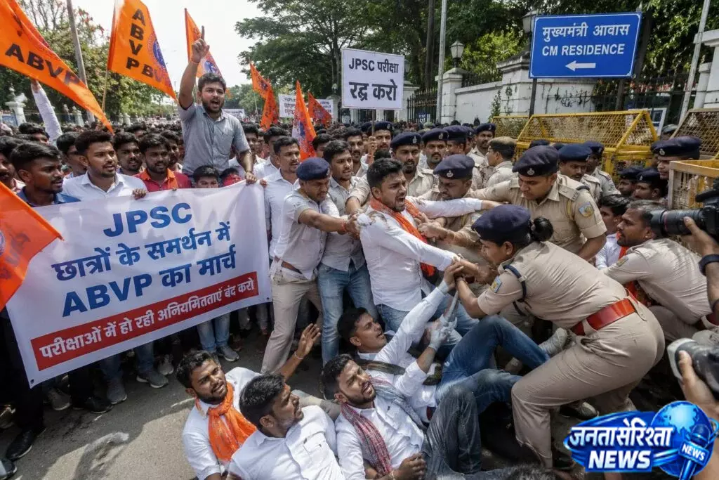 15 दिन से जारी छात्र आंदोलन हुआ उग्र ABVP ने रांची में किया शक्ति प्रदर्शन 15 दिन से जारी छात्र आंदोलन हुआ उग्र ABVP ने रांची में किया शक्ति प्रदर्शन