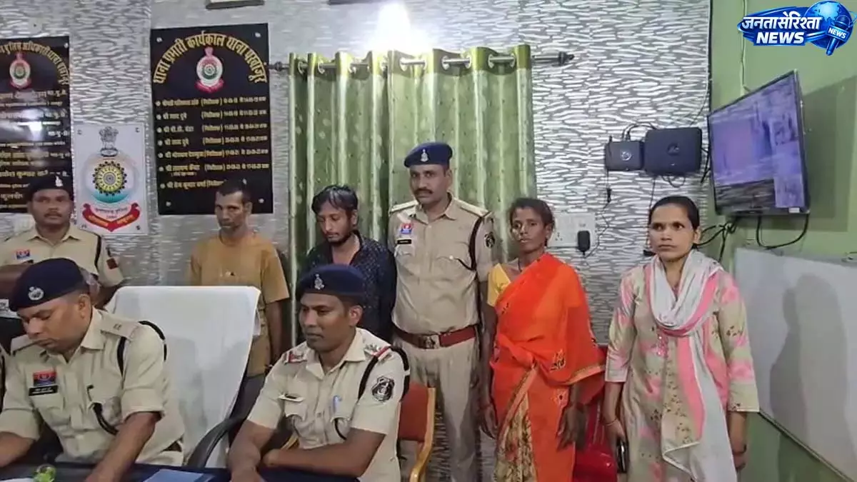 काम दिलाने के बहाने युवती को 50 हजार में बेचा, 3 गिरफ्तार काम दिलाने के बहाने युवती को 50 हजार में बेचा, 3 गिरफ्तार