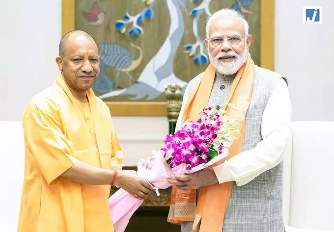 सीएम योगी आदित्यनाथ ने पीएम मोदी से की मुलाकात सीएम योगी आदित्यनाथ ने पीएम मोदी से की मुलाकात