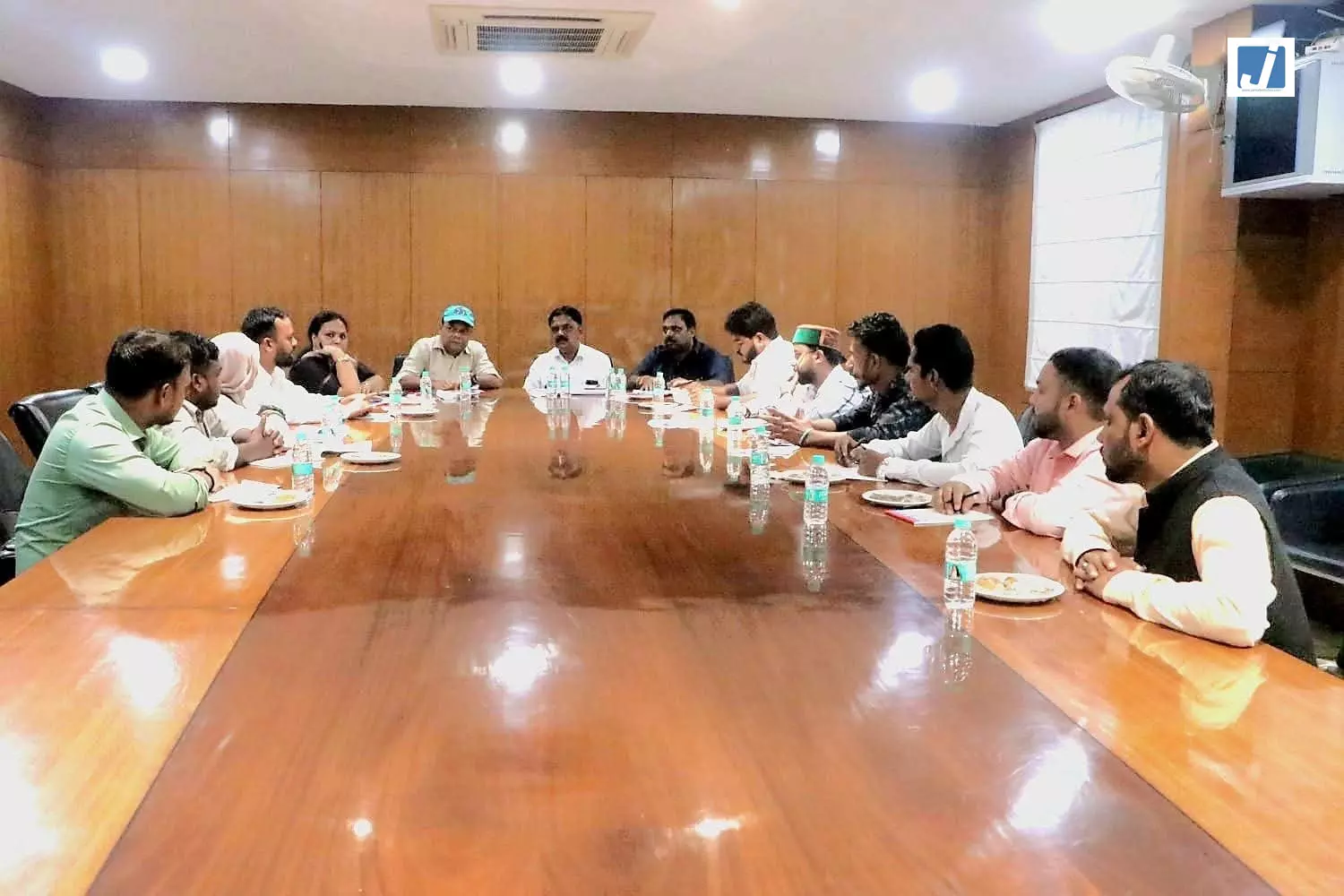 झारखंड छात्र मोर्चा के प्रतिनिधिमंडल की सरकार से वार्ता झारखंड छात्र मोर्चा के प्रतिनिधिमंडल की सरकार से वार्ता