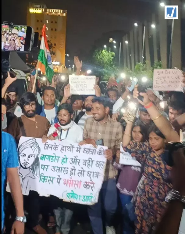 निर्मल महतो की पुण्यतिथि पर छात्रों का फ्लैश मार्च GEN-Z के हाथों में बदलाव की मशाल निर्मल महतो की पुण्यतिथि पर छात्रों का फ्लैश मार्च GEN-Z के हाथों में बदलाव की मशाल