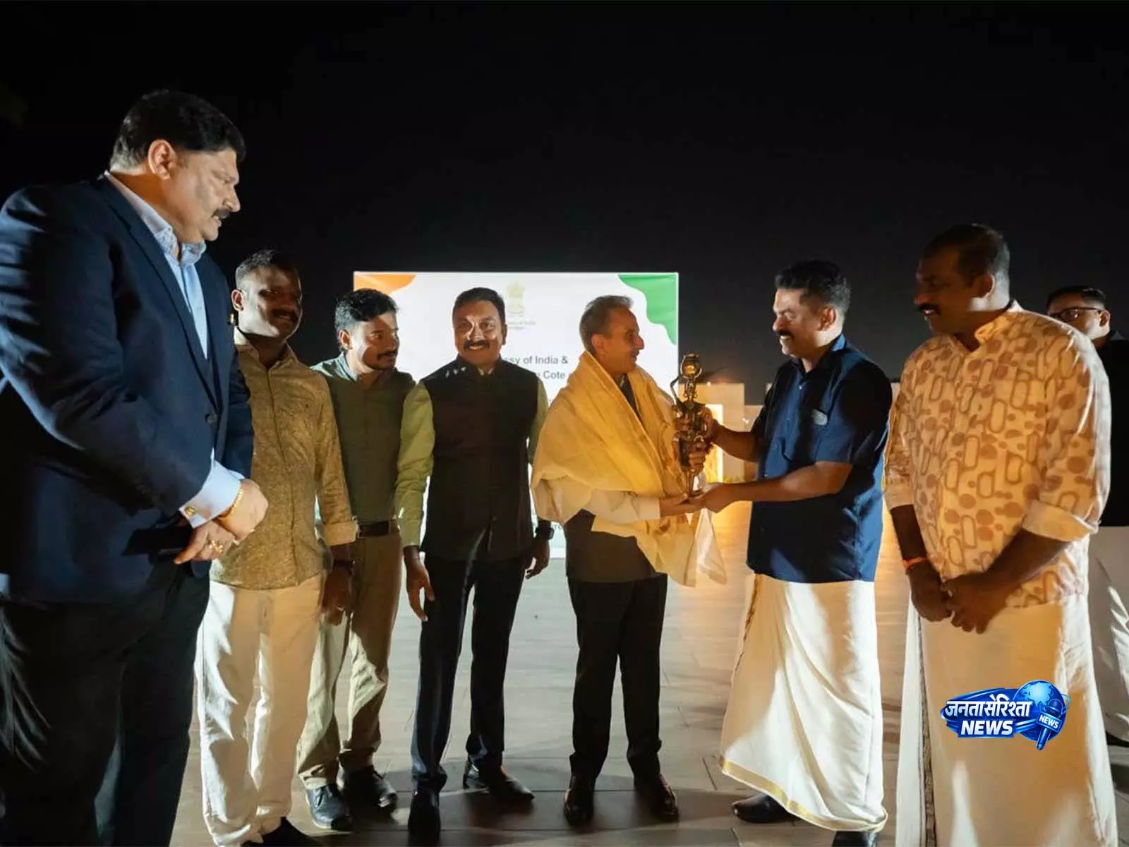 विदेश राज्य मंत्री Kirti Vardhan ने कोटे डी आइवर में भारतीय समुदाय से की बातचीत विदेश राज्य मंत्री Kirti Vardhan ने कोटे डी आइवर में भारतीय समुदाय से की बातचीत