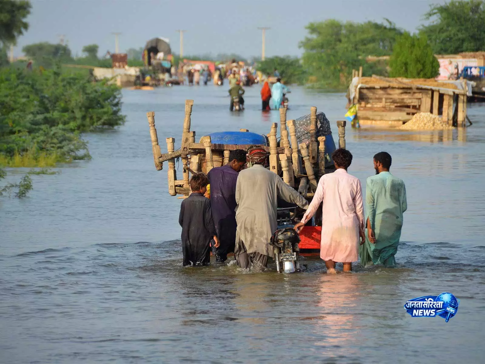 Lahore में मूसलाधार बारिश से हाहाकार सड़कों पर भरा पानी Lahore में मूसलाधार बारिश से हाहाकार सड़कों पर भरा पानी