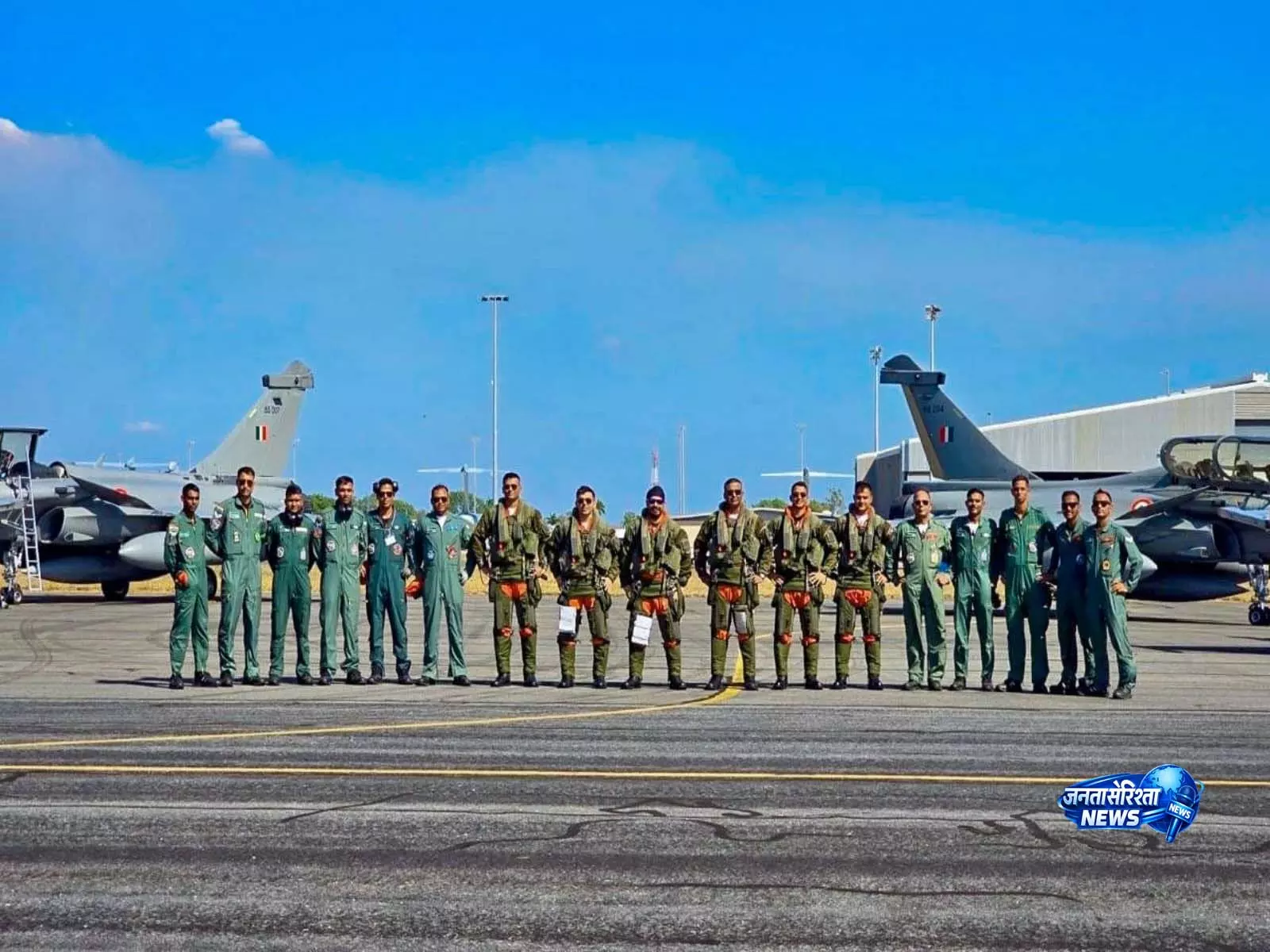 नेशनल वॉर मेमोरियल पर IAF बैंड का खास प्रदर्शन नेशनल वॉर मेमोरियल पर IAF बैंड का खास प्रदर्शन