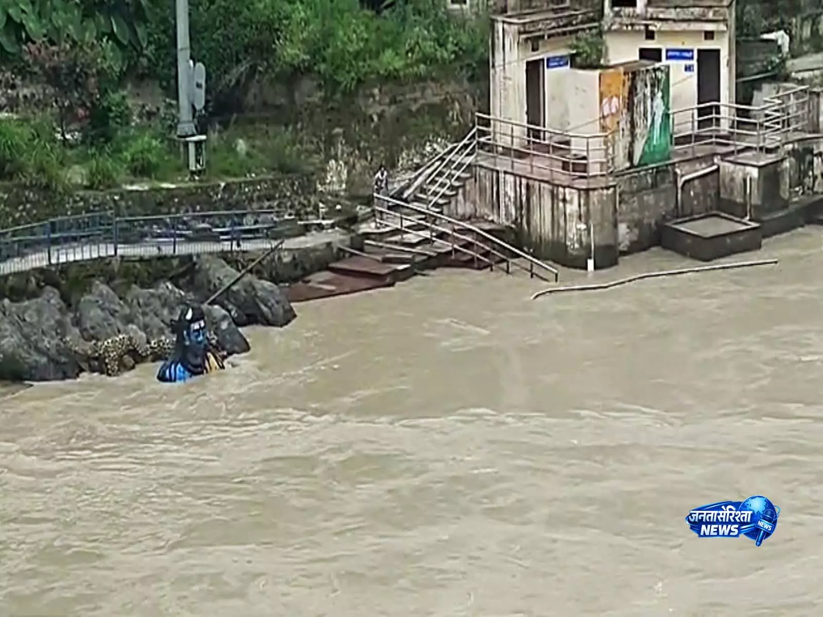Uttarakhand में पुल की सड़क क्षतिग्रस्त होने पर कंपनी टेंडर से बाहर Uttarakhand में पुल की सड़क क्षतिग्रस्त होने पर कंपनी टेंडर से बाहर