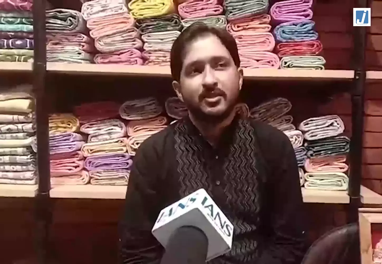 नदिया के बुनकर अभिनव बसाक को राष्ट्रपति पुरस्कार नदिया के बुनकर अभिनव बसाक को राष्ट्रपति पुरस्कार