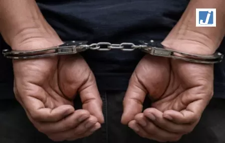 प्रेमिका से मिलने पहुंचे युवक को रस्सी से बांधा तलवों पर बरसाए डंडे प्रेमिका से मिलने पहुंचे युवक को रस्सी से बांधा तलवों पर बरसाए डंडे