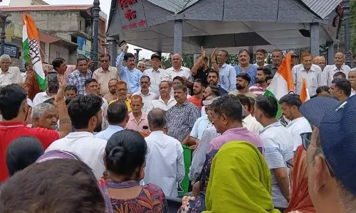 कांग्रेस ने धर्मशाला के विधायक सुधीर शर्मा पर हमले तेज़ किए कांग्रेस ने धर्मशाला के विधायक सुधीर शर्मा पर हमले तेज़ किए