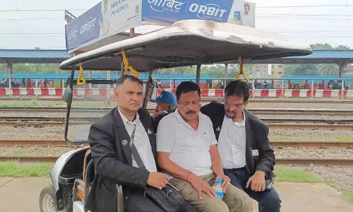 रायपुर स्टेशन पर रेलवे कर्मचारियों की तत्परता से यात्री को मिला समय पर उपचार