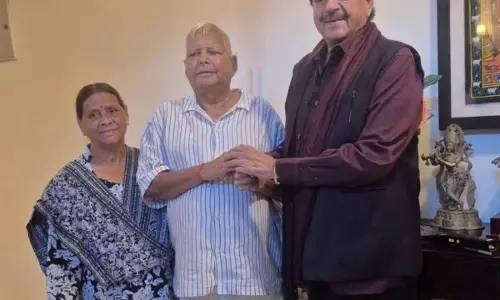 लालू प्रसाद से मिले शत्रुघ्न सिन्हा प्रशांत किशोर की तारीफ के बाद फिर सुर्खियों में बिहारी बाबू लालू प्रसाद से मिले शत्रुघ्न सिन्हा प्रशांत किशोर की तारीफ के बाद फिर सुर्खियों में बिहारी बाबू