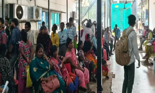 भुवनेश्वर में आधार सेवाओं के लिए लोगों की बढ़ी परेशानी भुवनेश्वर में आधार सेवाओं के लिए लोगों की बढ़ी परेशानी