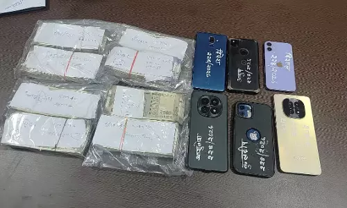 इंदौर में क्राइम ब्रांच की फर्जी पहचान बनाकर 7 लाख की लूट इंदौर में क्राइम ब्रांच की फर्जी पहचान बनाकर 7 लाख की लूट