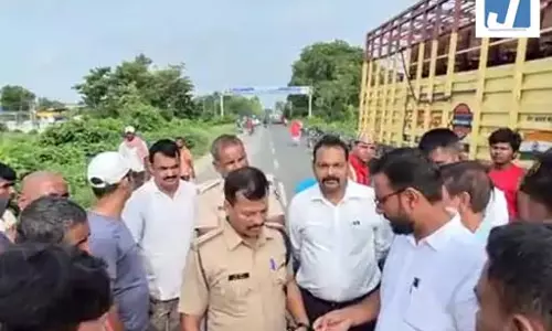 मॉर्निंग वॉक के दौरान भीषण हादसा, अनियंत्रित वाहन ने तीन महिलाओं को कुचला, मौके पर मौत मॉर्निंग वॉक के दौरान भीषण हादसा, अनियंत्रित वाहन ने तीन महिलाओं को कुचला, मौके पर मौत