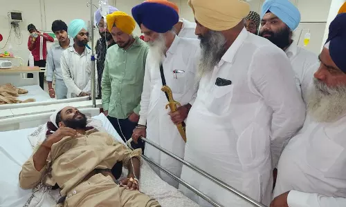 पंजोखरा साहिब विवाद में मंड पर आरोप, हमले में 4 घायल पंजोखरा साहिब विवाद में मंड पर आरोप, हमले में 4 घायल