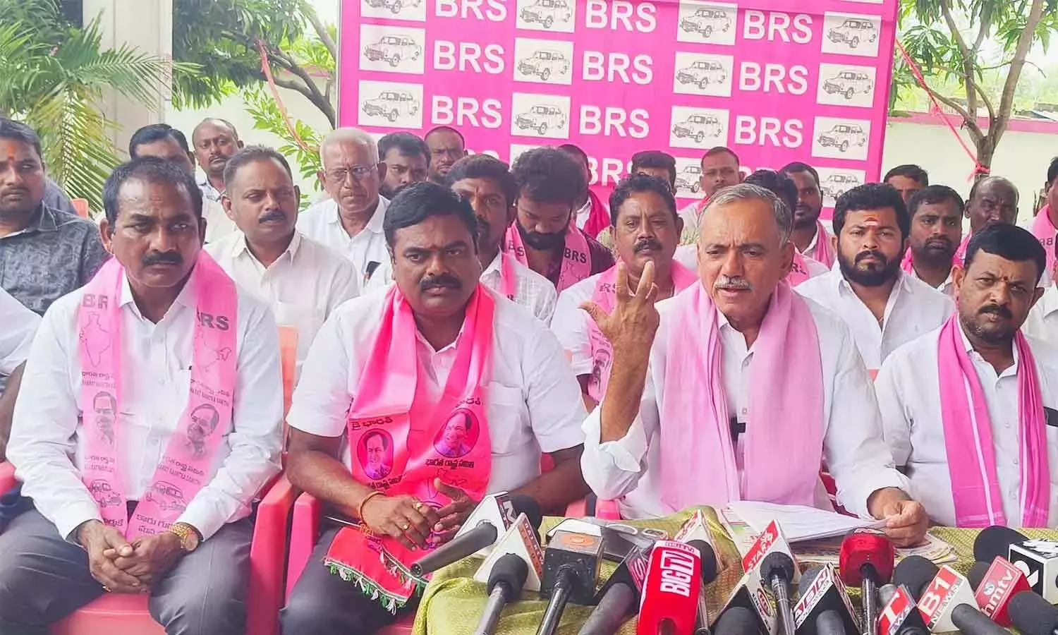 Gandra slams Congress govt for neglect of farmers Gandra slams Congress govt for neglect of farmers