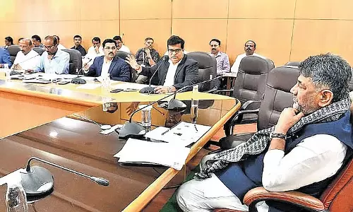 कर्नाटक कांग्रेस में पोर्टफोलियो को लेकर नाराजगी, डिप्टी सीएम के दिल्ली जाने की संभावना कर्नाटक कांग्रेस में पोर्टफोलियो को लेकर नाराजगी, डिप्टी सीएम के दिल्ली जाने की संभावना