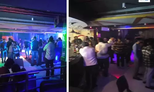 क्लब में सुबह तक जाम, बाहर से डांसर...VIRAL वीडियो ने जनता से रिश्ता की खबर पर मुहर लगाई क्लब में सुबह तक जाम, बाहर से डांसर...VIRAL वीडियो ने जनता से रिश्ता की खबर पर मुहर लगाई