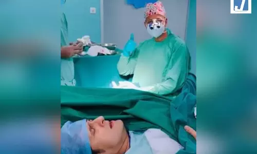 ऑपरेशन थिएटर में सर्जरी के दौरान सोनू निगम ने डॉक्टरों के लिए गाया गाना, फैंस ने की स्वस्थ रहने की कामना ऑपरेशन थिएटर में सर्जरी के दौरान सोनू निगम ने डॉक्टरों के लिए गाया गाना, फैंस ने की स्वस्थ रहने की कामना