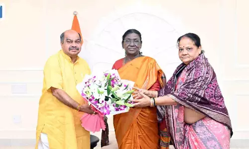 दिल्ली में विधायक पुरंदर मिश्रा राष्ट्रपति मुर्मू से मिले, नुआखाई पर्व में शामिल होने का निमंत्रण दिया दिल्ली में विधायक पुरंदर मिश्रा राष्ट्रपति मुर्मू से मिले, नुआखाई पर्व में शामिल होने का निमंत्रण दिया