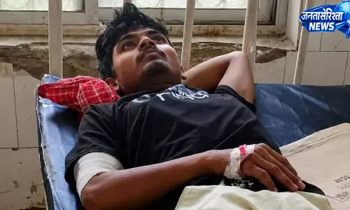 मोबाइल कारोबारी को गोली मारकर लूट, तीन बदमाश फरार