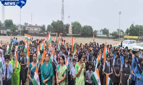 बारिश भी नहीं रोक सकी देशभक्ति का जज्बा, बच्चों ने निकाली भव्य तिरंगा यात्रा
