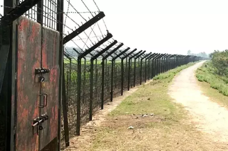 Manipur : भारत-म्यांमार सीमा पर ज़मीन के हस्तांतरण प्रस्ताव को कुकी समूह ने नकारा Manipur : भारत-म्यांमार सीमा पर ज़मीन के हस्तांतरण प्रस्ताव को कुकी समूह ने नकारा