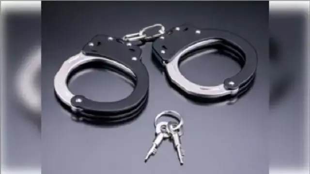 भुवनेश्वर: पुलिस ने 1 करोड़ रुपये से ज़्यादा कीमत के चोरी हुए ट्रेलर ट्रक ज़ब्त किए, चार लोग गिरफ़्तार भुवनेश्वर: पुलिस ने 1 करोड़ रुपये से ज़्यादा कीमत के चोरी हुए ट्रेलर ट्रक ज़ब्त किए, चार लोग गिरफ़्तार