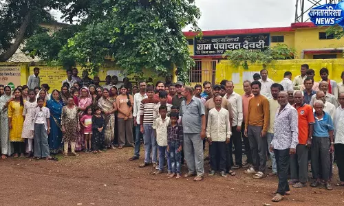 देवरी गांव के ग्रामीणों ने मांगों को लेकर ग्राम पंचायत कार्यालय को लगाया ताला देवरी गांव के ग्रामीणों ने मांगों को लेकर ग्राम पंचायत कार्यालय को लगाया ताला