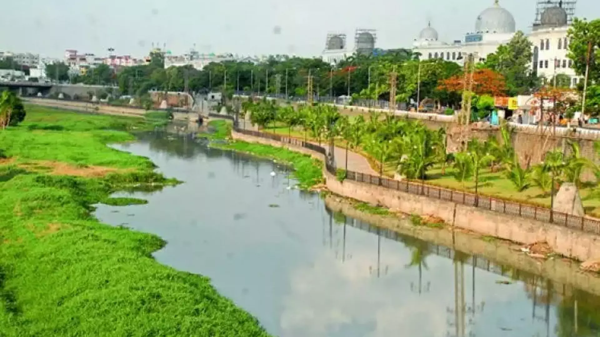 Telangana: मुसी प्रोजेक्ट के लिए बेदखली नोटिस से बंदलागुडा जागीर अपार्टमेंट में विरोध प्रदर्शन शुरू हो गया Telangana: मुसी प्रोजेक्ट के लिए बेदखली नोटिस से बंदलागुडा जागीर अपार्टमेंट में विरोध प्रदर्शन शुरू हो गया