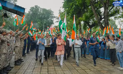 भोपाल में बारिश के बीच तिरंगा यात्रा भोपाल में बारिश के बीच तिरंगा यात्रा