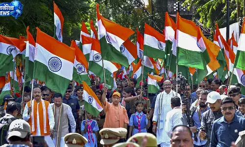 लखनऊ में योगी की तिरंगा यात्रा, राष्ट्रगान के अपमान पर सख्ती लखनऊ में योगी की तिरंगा यात्रा, राष्ट्रगान के अपमान पर सख्ती