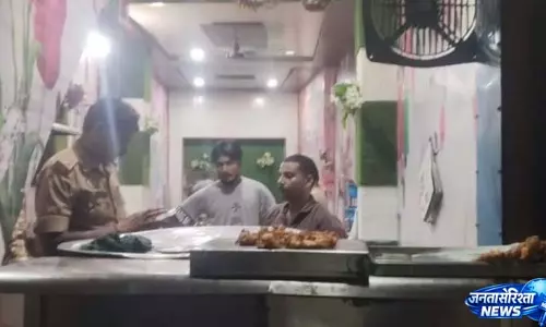 सावन में मांस बिक्री रोक के बावजूद बहेड़ी में चिकन बेचने का आरोप, 3 गिरफ्तार सावन में मांस बिक्री रोक के बावजूद बहेड़ी में चिकन बेचने का आरोप, 3 गिरफ्तार