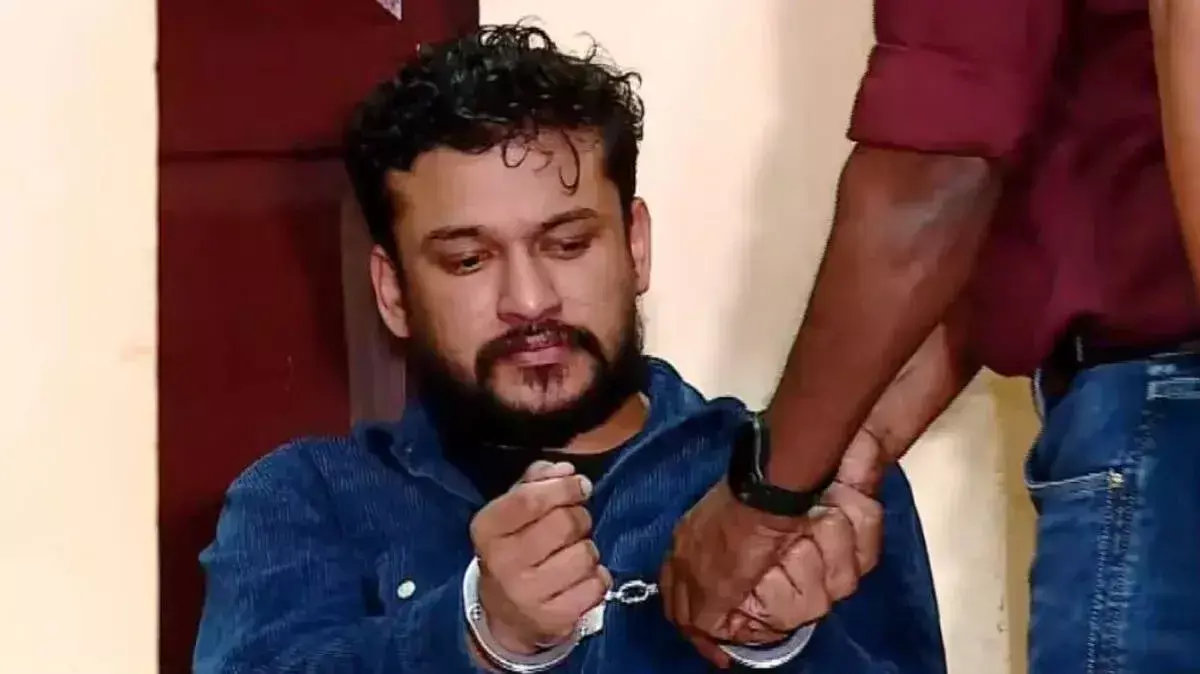अर्जुन अयांकी को झटका: 14 दिन की रिमांड, थालासेरी स्पेशल जेल भेजे गए अर्जुन अयांकी को झटका: 14 दिन की रिमांड, थालासेरी स्पेशल जेल भेजे गए