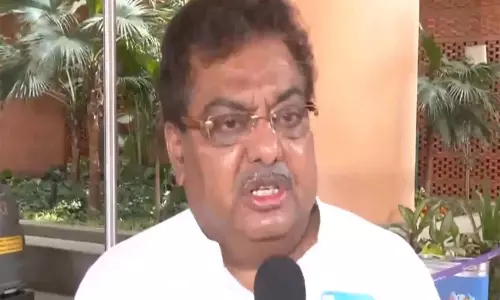 कर्नाटक: विजयपुरा में बारिश की कमी के बीच MB पाटिल ने फसल की स्थिति का जायजा लिया कर्नाटक: विजयपुरा में बारिश की कमी के बीच MB पाटिल ने फसल की स्थिति का जायजा लिया