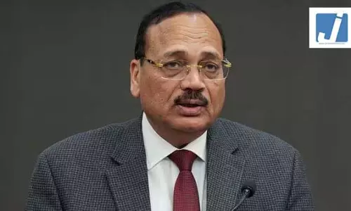 छात्रों ने किया चीफ जस्टिस ऑफ इंडिया सूर्यकांत को बुलाए जाने का विरोध, बोले- युवाओं को कॉकरोच कहा छात्रों ने किया चीफ जस्टिस ऑफ इंडिया सूर्यकांत को बुलाए जाने का विरोध, बोले- युवाओं को कॉकरोच कहा