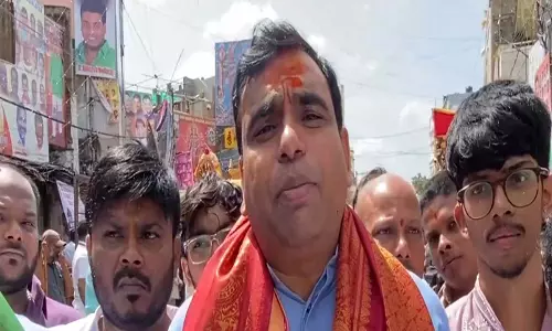 कांग्रेस MP किरण कुमार चमाला ने बोनालु पर लाल दरवाजा पर प्रार्थना की