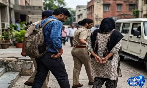 गोरखपुर लोन फ्रॉड में बड़ा एक्शन रेलवे कर्मचारी और बेटी पर फिर केस गोरखपुर लोन फ्रॉड में बड़ा एक्शन रेलवे कर्मचारी और बेटी पर फिर केस