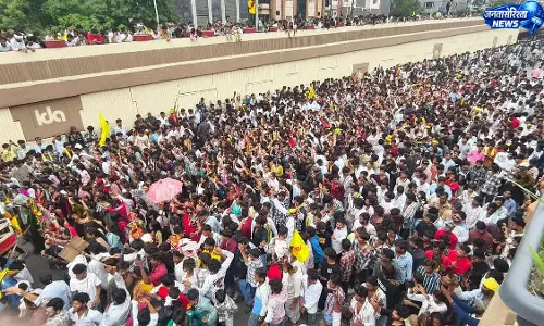 विश्व आदिवासी दिवस पर इंदौर में विशाल रैली, पारंपरिक वेशभूषा में उमड़ा आदिवासी समाज विश्व आदिवासी दिवस पर इंदौर में विशाल रैली, पारंपरिक वेशभूषा में उमड़ा आदिवासी समाज