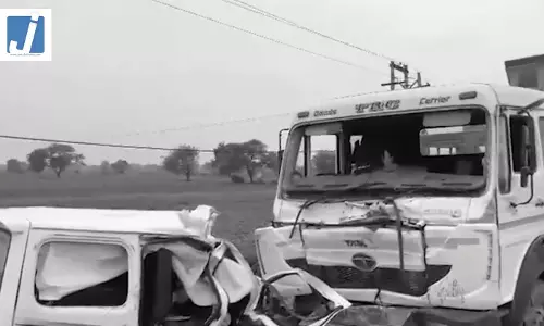 भीषण सड़क हादसा: 6 युवकों की मौत, महाकाल मंदिर के दर्शन कर लौट रहे थे भीषण सड़क हादसा: 6 युवकों की मौत, महाकाल मंदिर के दर्शन कर लौट रहे थे