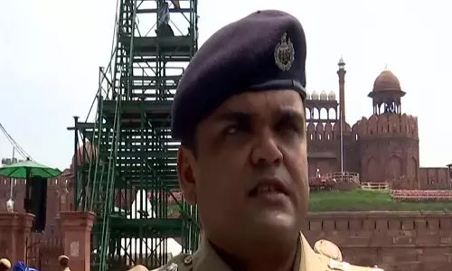 लाल किले पर कड़ी सुरक्षा 20 हजार जवान और 1000 CCTV कैमरे तैनात लाल किले पर कड़ी सुरक्षा 20 हजार जवान और 1000 CCTV कैमरे तैनात