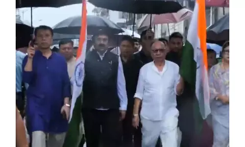 मणिपुर CM खेमचंद ने इम्फाल में निकाली तिरंगा यात्रा मणिपुर CM खेमचंद ने इम्फाल में निकाली तिरंगा यात्रा